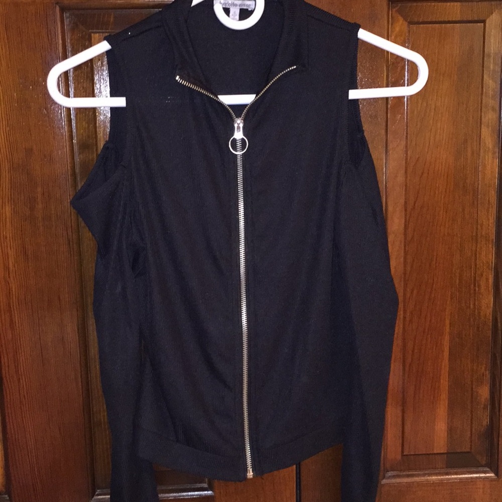 Black long-sleeve off shoulder short shirt